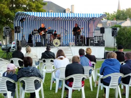 Bernières-sur-Mer - Kultur - freitags Musik