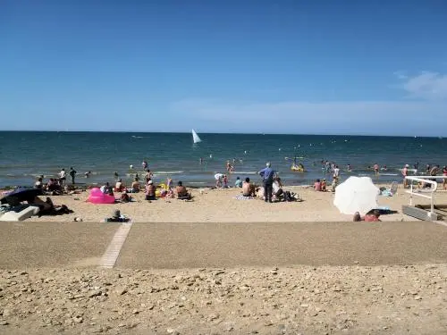 Bernières-sur-Mer - Beach - Schwimmen