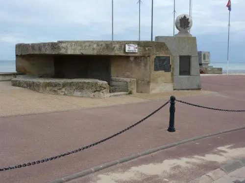 Bernières-sur-Mer - Landing - Remains und Stelen