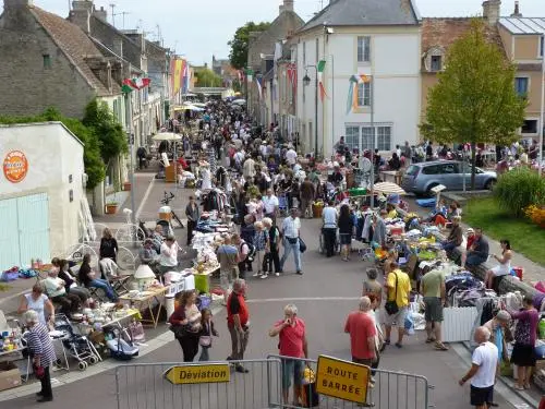 Bernières-sur-Mer - Animationen - Garage Sales 15. August