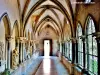 大聖堂の旧回廊のギャラリー（©Jean Espirat）