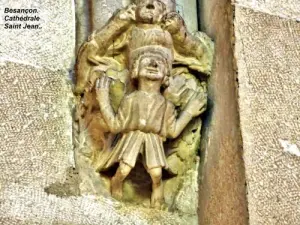 Catedral de San Juan - Escultura de una marquesina - siglo XII (© J.E.)