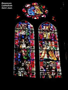 Glas in lood raam van de kathedraal (© Jean Espirat)