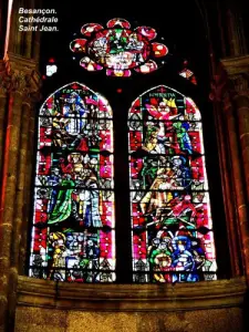 Stained glass window of the cathedral (© Jean Espirat)