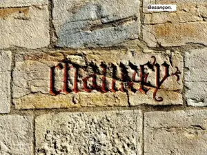 Inscription near the porch of the former convent of the Jacobins (© J.E)