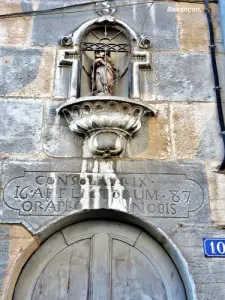 Statuette with inscription (© Jean Espirat)