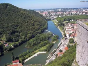 The Doubs, dam of Tarragnoz, seen from the citadel