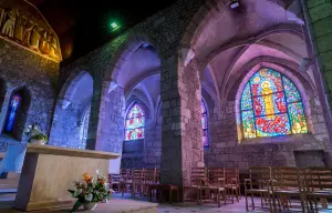 Interior da igreja de Saint-Hélier