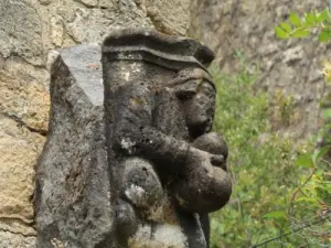 Kleine Skulptur im Dorf