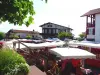 Mercado na praça da aldeia