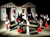 danças folclóricas com o grupo Xinkako
