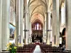 Nave de la iglesia San Cerneuf (© J.E.)