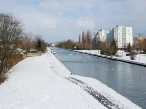 Vista sul canale in inverno