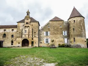 Castle of Bougey (© J.E)