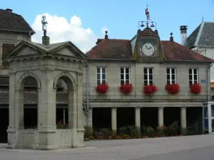 Ayuntamiento-lavadero y fuente de Napoleón