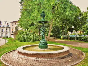 Fontana, place des Bains (© JE)