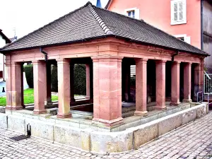 Fontaine-lavoir du corps de garde (© J.E)