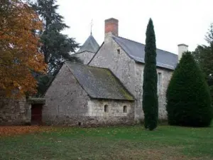 Charcé-Saint-Ellier-sur-Aubance - Église Saint-Pierre (clocher et presbytère)