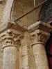 Détail du portail de l'église Saint-Mazeran