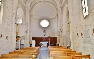 El interior de la iglesia