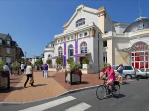 Casino de Cabourg (© Patrice Le Bris)