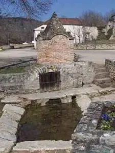 La fontaine au mas de la croix