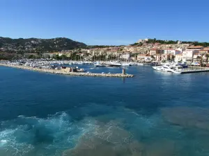 Vue sur Calvi depuis le bateau