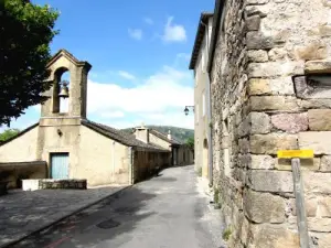 Le temple protestant et la rue principale