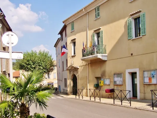 Carnoules - Guide tourisme, vacances & week-end dans le Var