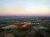 Вид с воздуха на Кастельно-де-Монмирал (© Медина)