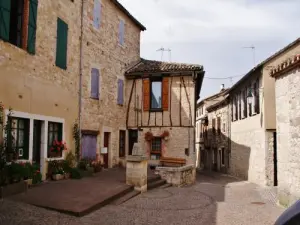 Gasse des Dorfes