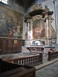 En el interior de la iglesia de Saint-Benoît