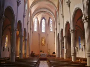 Dentro de la iglesia de Saint -Jean San Luis