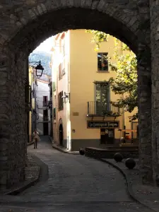 Un callejón típico en el centro histórico de Céret