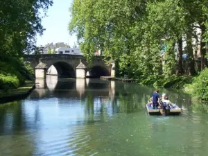 Ponte Mariniers, costruito con tre archi disuguali (1560)