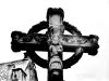 Detalle de la cruz de la iglesia (© J.E.)