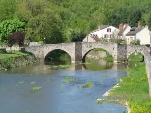 Romanische Brücke aus dem 14. Jahrhundert
