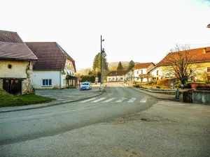 High Street - Looking Southwest (© J.E)