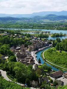 Вид на деревню на вершине креста, Чернокаменная тропа