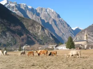 Le village du Périer et la chaîne du Grand-Armet (route du col d'Ornon)