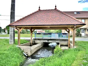 Covered laundry on the Étang creek (© J.E)