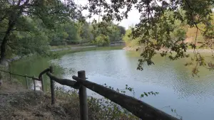 Hiking trail around the village of Château-Guibert