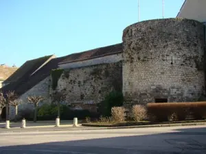 Madeleine Tower and ramparts