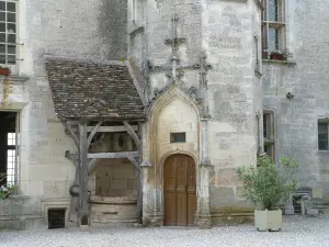 Châteauneuf-en-Auxois（©Frantz）