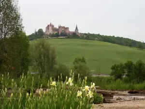 View of the castle of Châteauneuf from the Burgundy canal