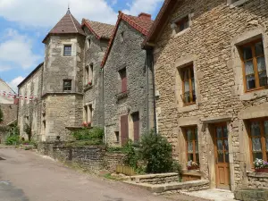 Châteauneuf-en-Auxois（©Frantz）