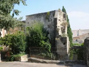 Tour de la poterne du XIVe siècle