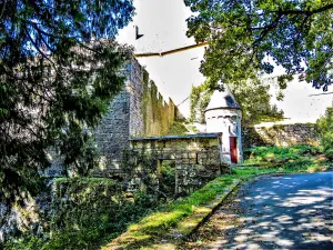 Première entrée dans Châteauvieux-des-Fossés (© J.E)