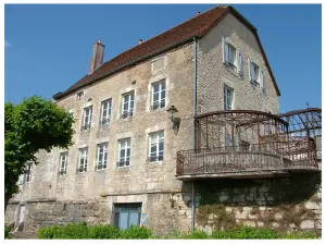 Eléments encore visibles du château du Duc de Vitry - XVIIe 