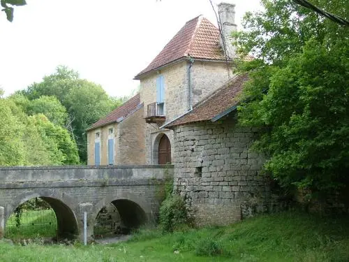 Porte Madame (entrée de la ville) du XIVe